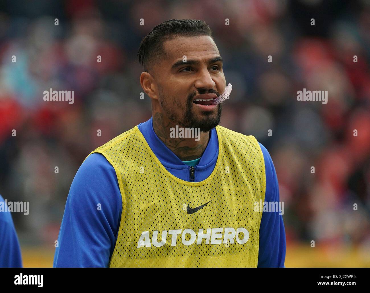 2.. April 2022, BayArena, Leverkusen, GER, 1. FBL, Bayer Leverkusen vs Hertha BSC, DFL Vorschriften verbieten die Verwendung von Fotografien als Bildsequenzen und/oder quasi-Video. Im Bild Kevin Prince Boateng (Berlin) mit Mundschutz. Stockfoto