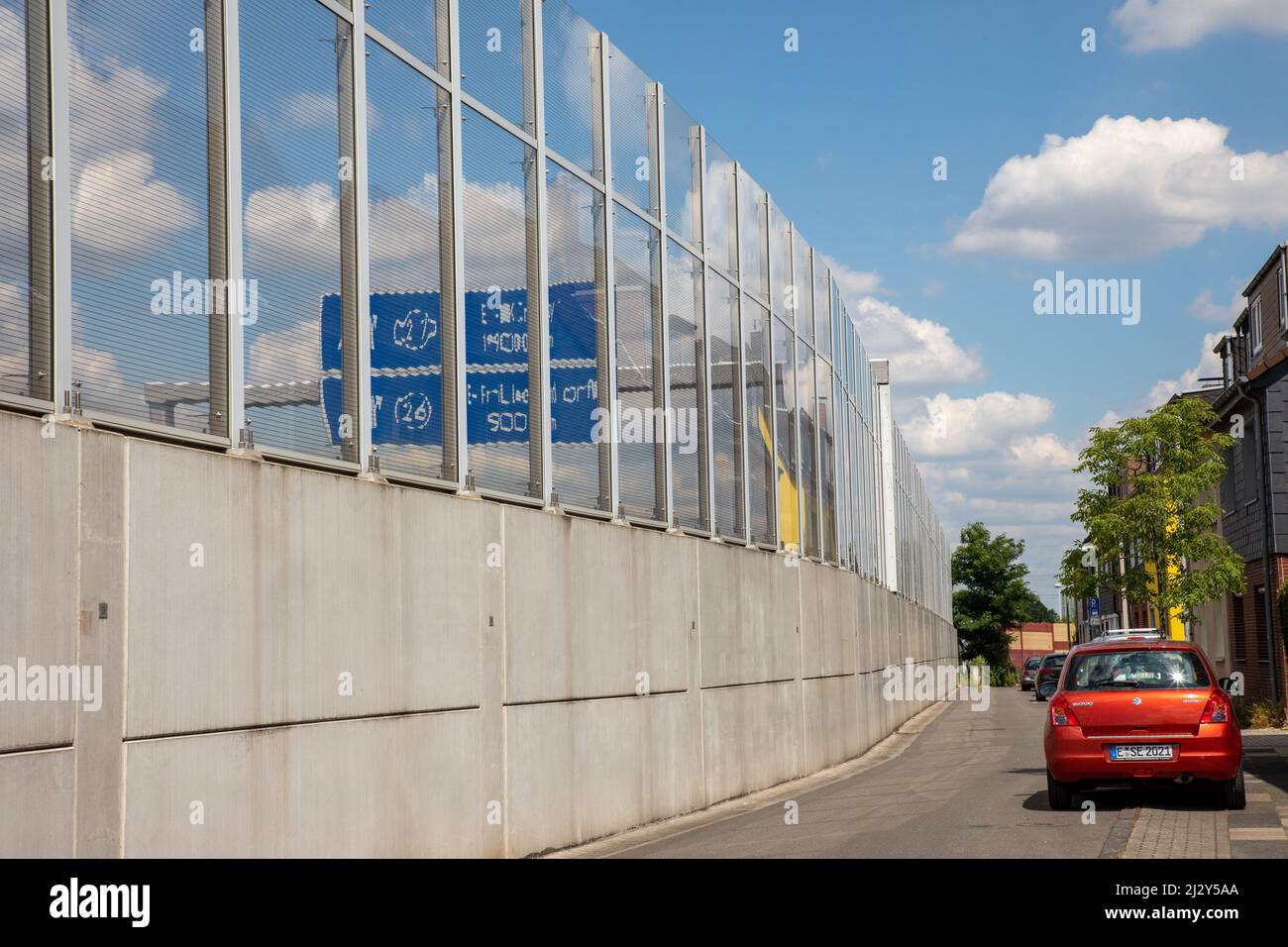 Deutsche Autobahn, Lärmschutzwand an der A40 in Essen, Essen-Kray, Stockfoto