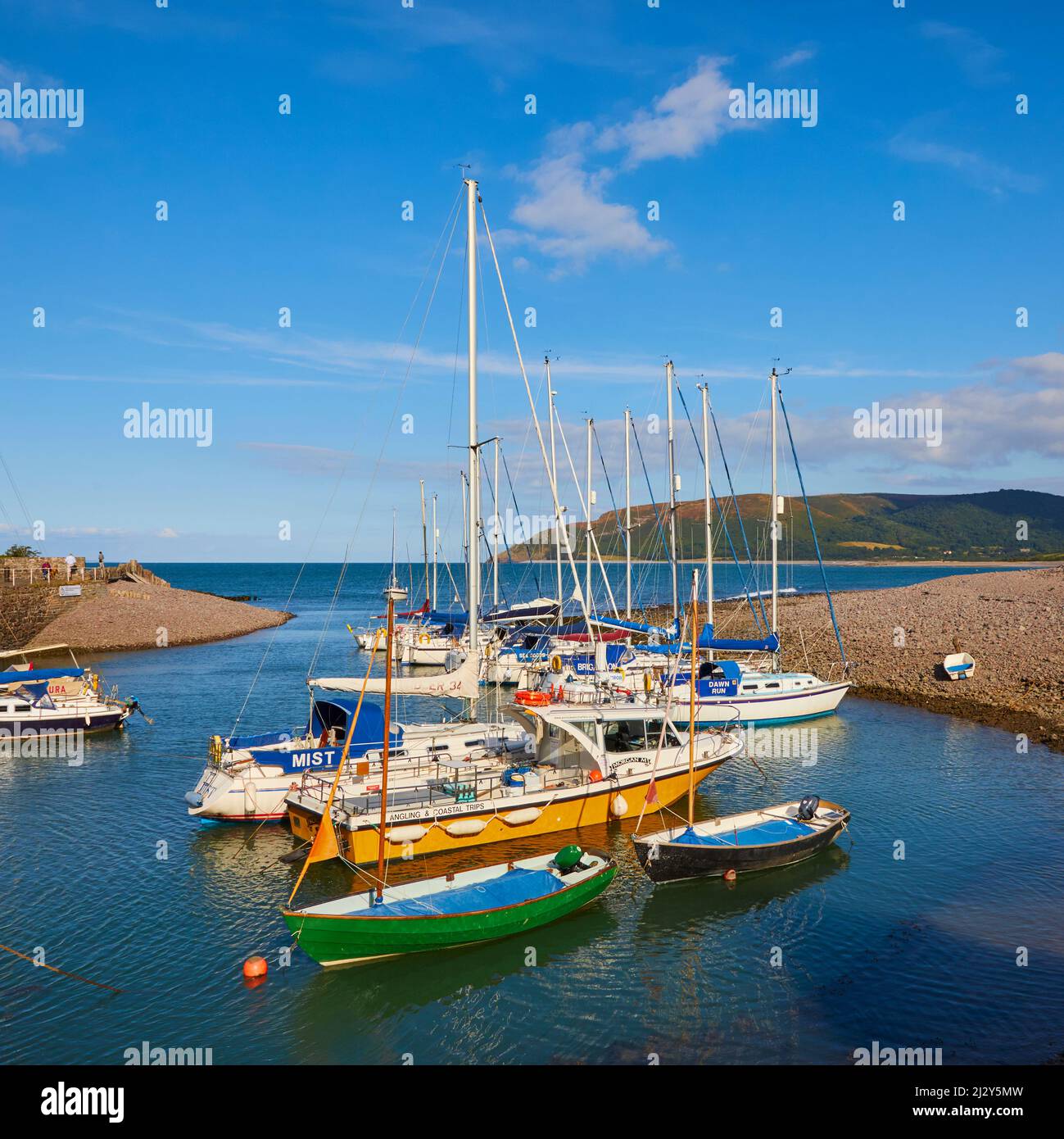 Boote im Hafen, Porlock Weir, Somerset Stockfoto