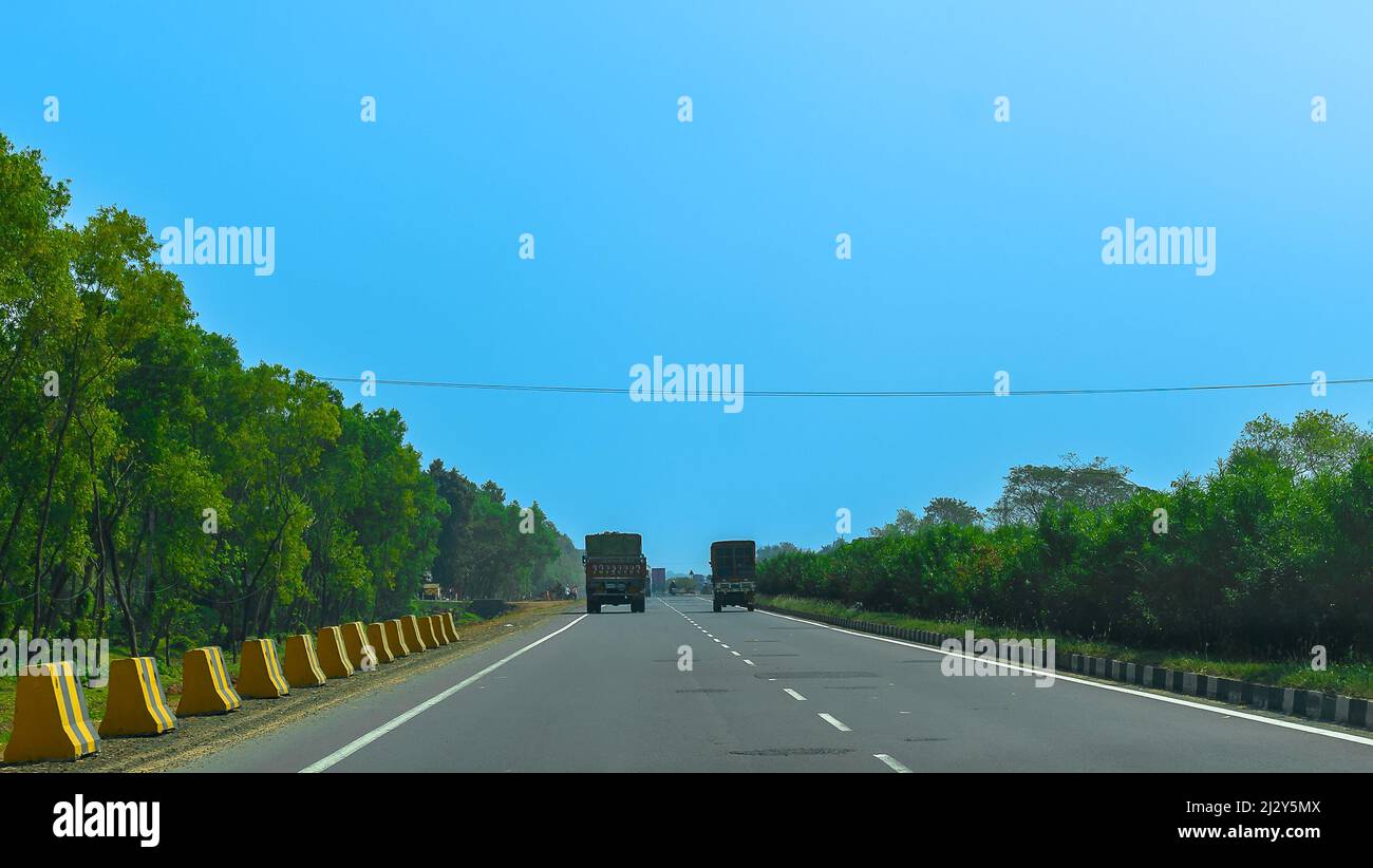 Landschaftsansicht des Indian Highway . Selektiver Fokus wird verwendet. Stockfoto