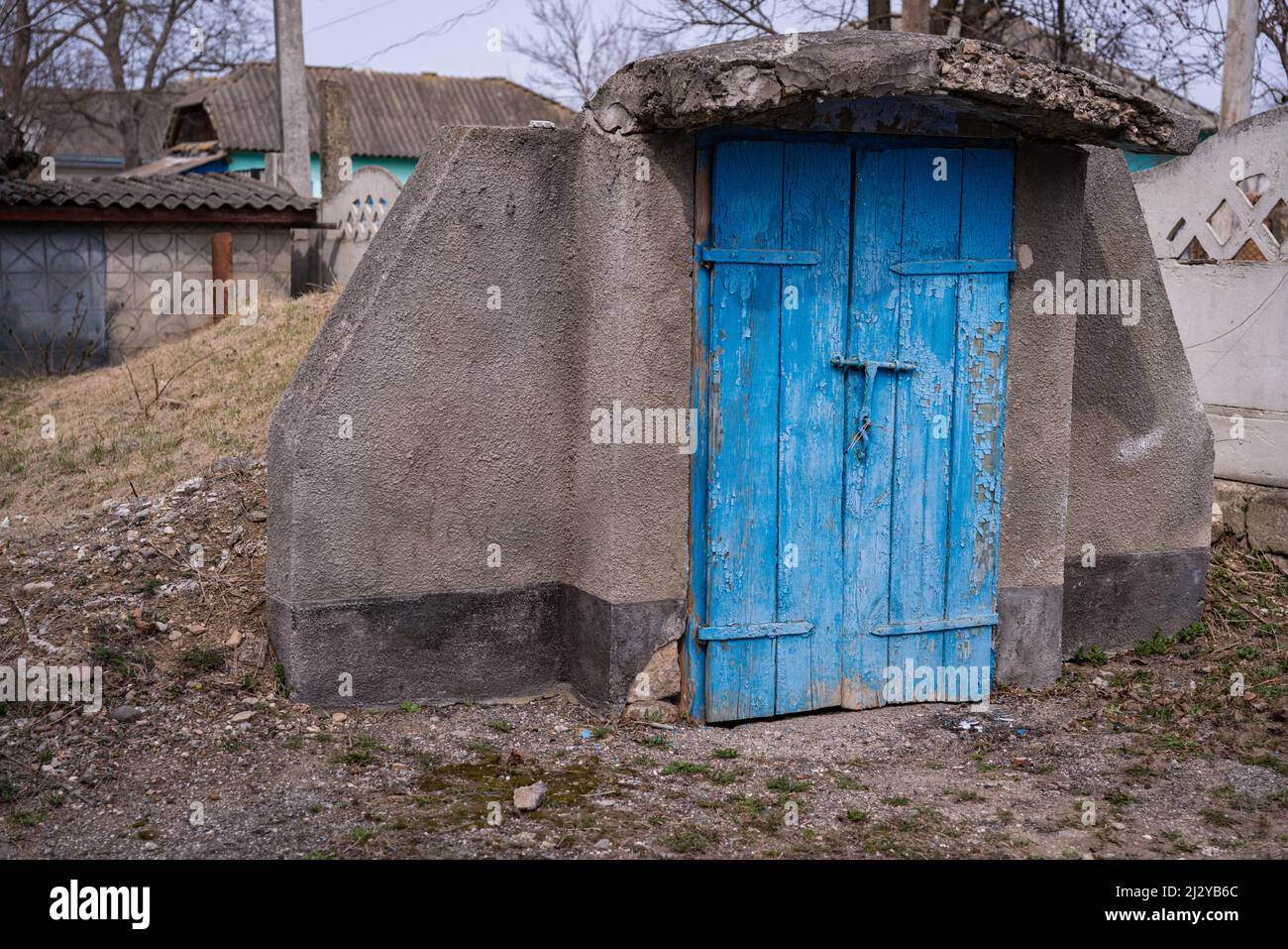 Die Architekturelemente in einem kleinen ukrainischen Dorf in der Nähe von Tscherniwci Stockfoto