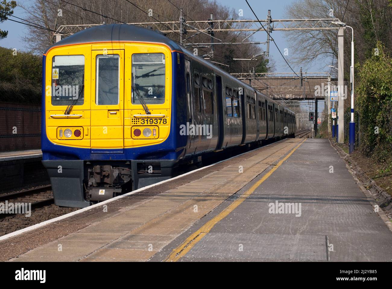 Elektrische Mehrfacheinheit der Klasse 319 an der Station Alderley Edge Stockfoto