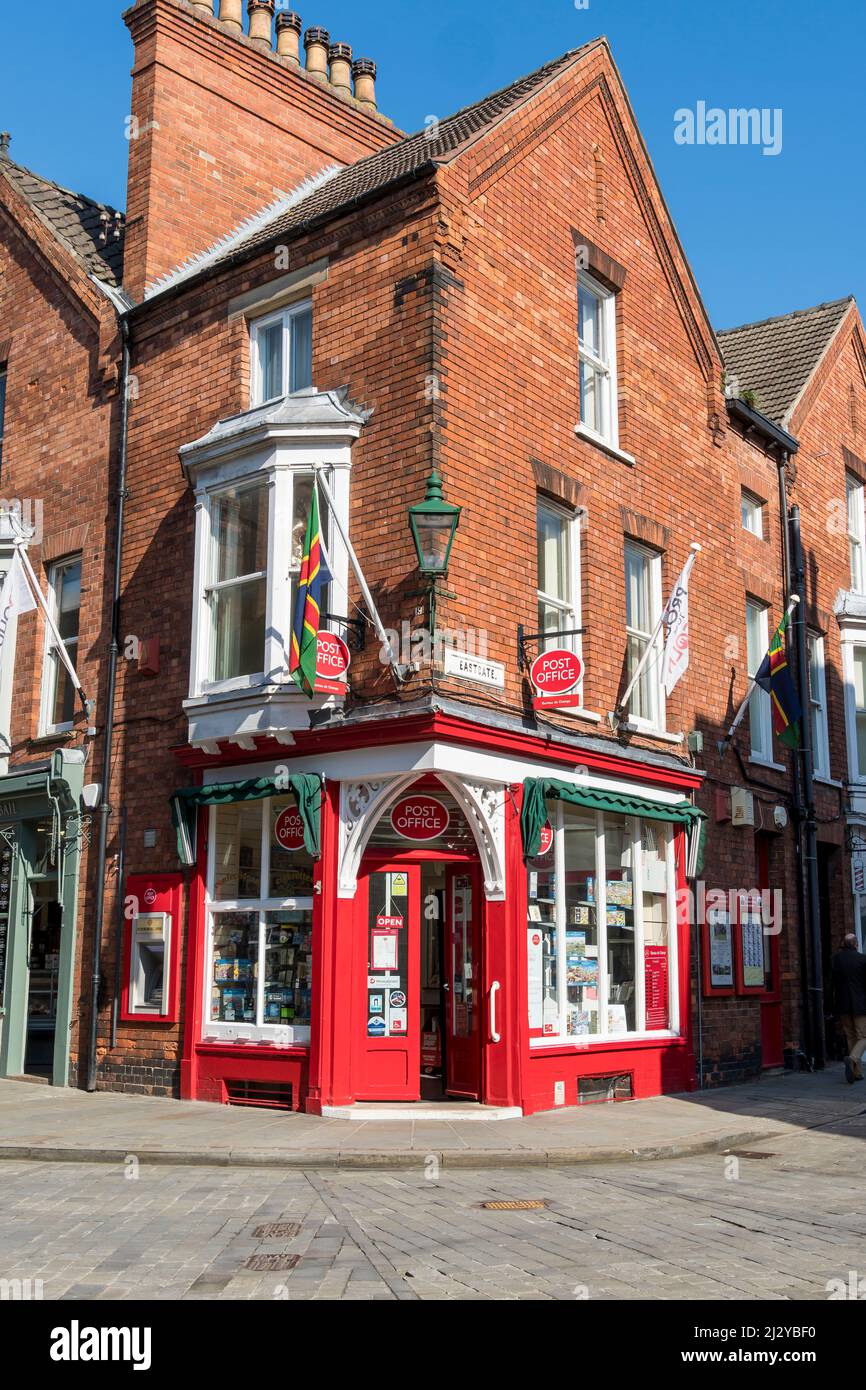 Nebenpost-Eckgeschäft Eastgate und Bailgate Lincoln City 2022 Stockfoto