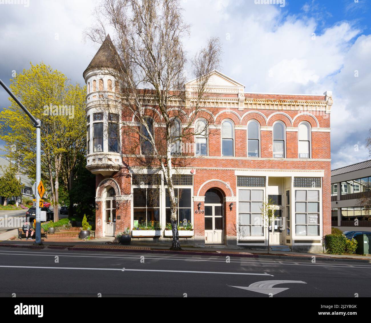 Kirkland, WA, USA - 31. März 2022; das viktorianische Handelsgebäude in Kirldland, Washington, wurde 1892 von Peter Kirk erbaut Stockfoto