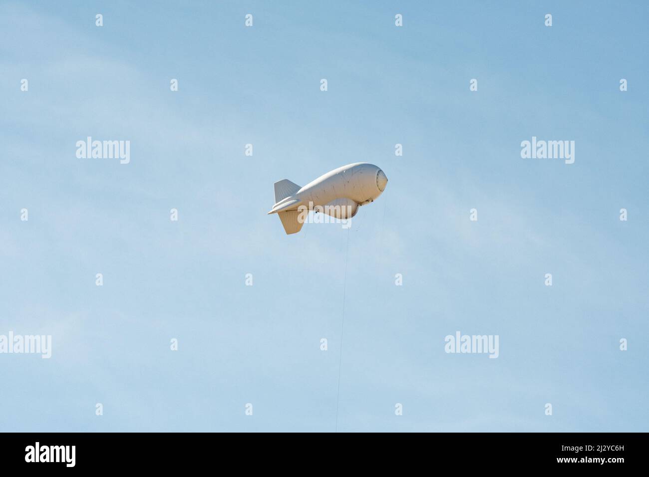 US Border Patrol Surveillance Blimp, Tethered Aerostat Radar System, TARS, US Mexico Border, nach unten schauendes Radar für Drogenschmugglerflugzeuge, Texas Stockfoto