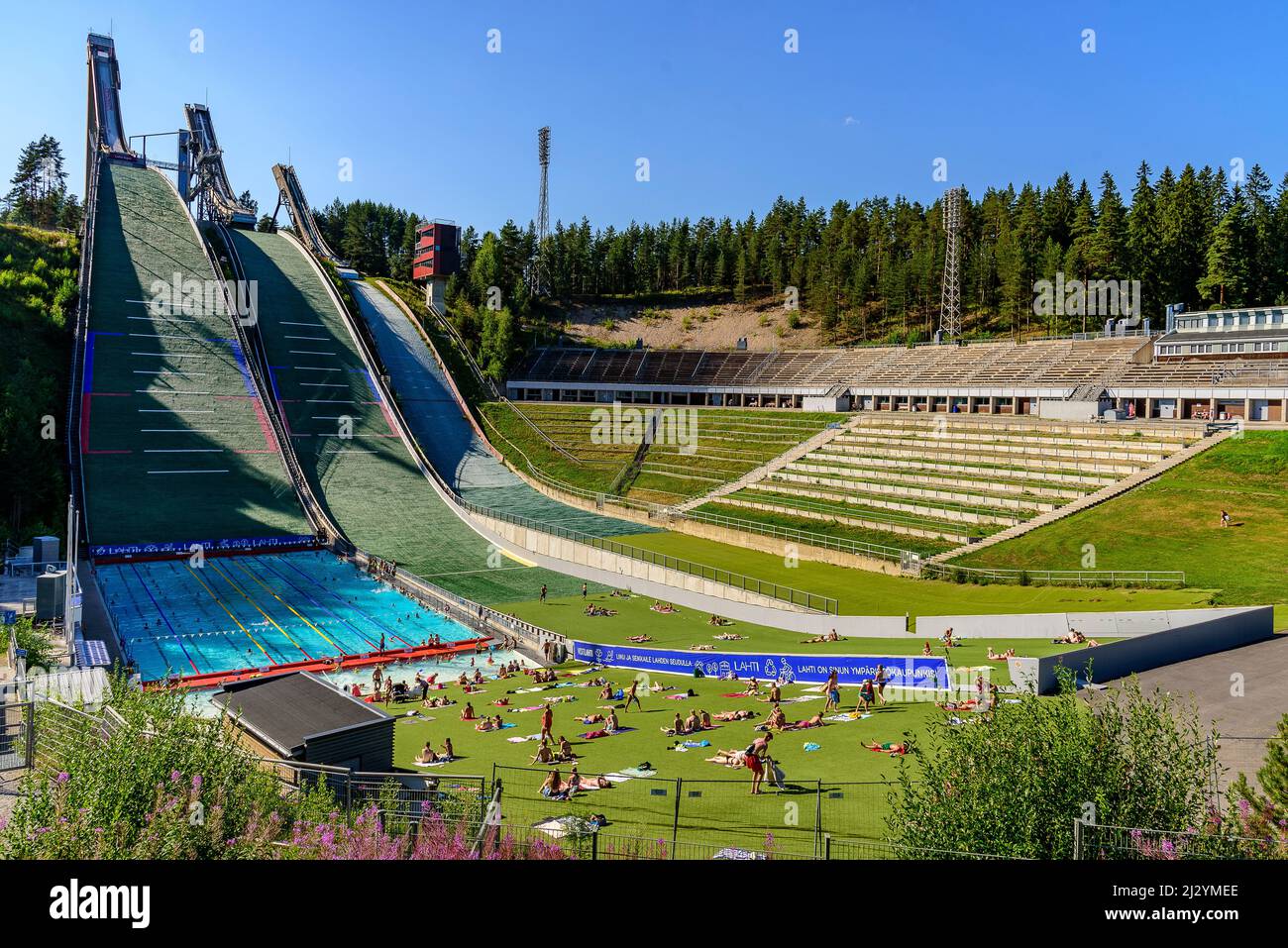 Skisprungschanzen als Sommer-Freibad, Lahti, Finnland Stockfoto