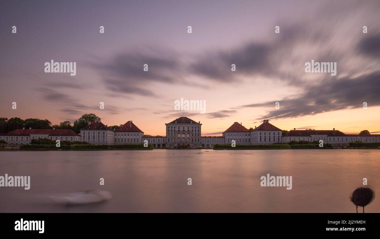 Schloss Nymphenburg und Schlosskanal, Nachtaufnahme München Stockfoto