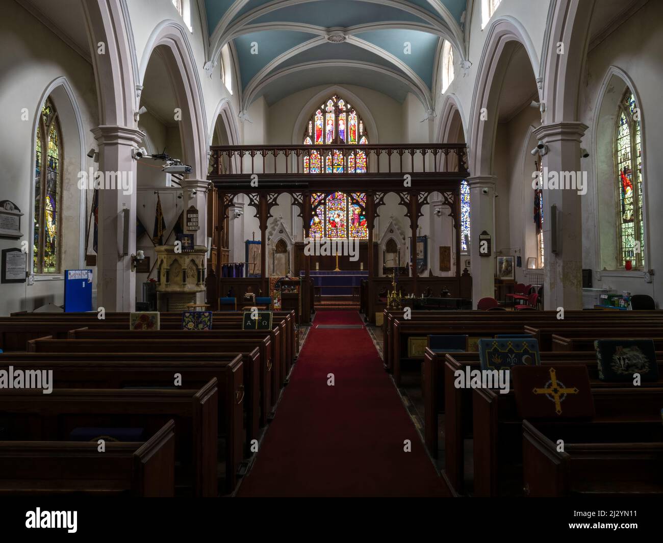 APPLEDORE, DEVON, ENGLAND - APRIL 2 2022: Blick in die Pfarrkirche St. Marys. Stockfoto