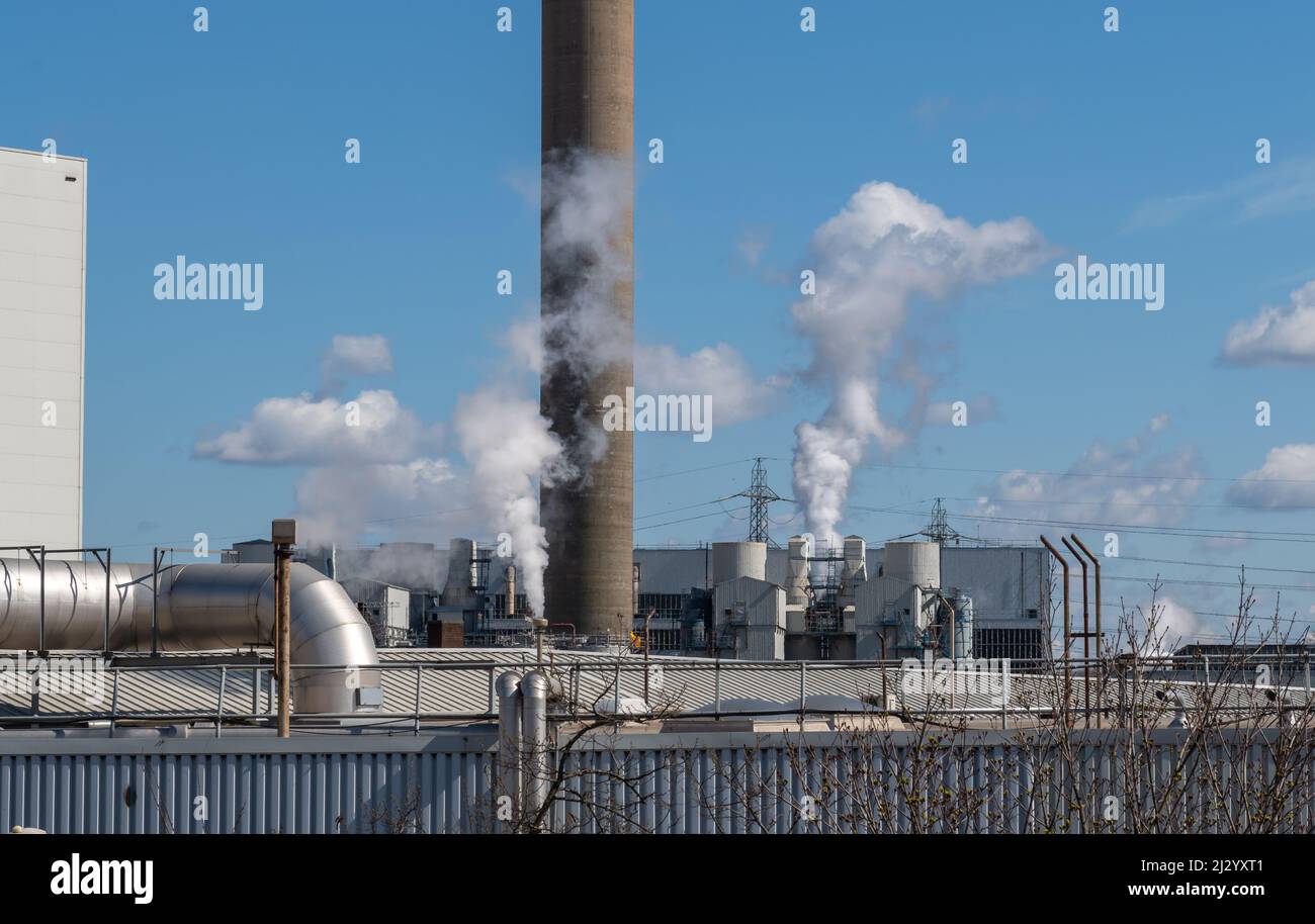 Rauch und Verschmutzung aus und Industrieanlagen. Stockfoto