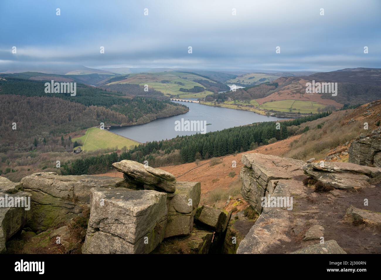 Bamford Edge, Ladybower Reservoir und Umgebung im Peak District, Landschaftsfotografie Stockfoto