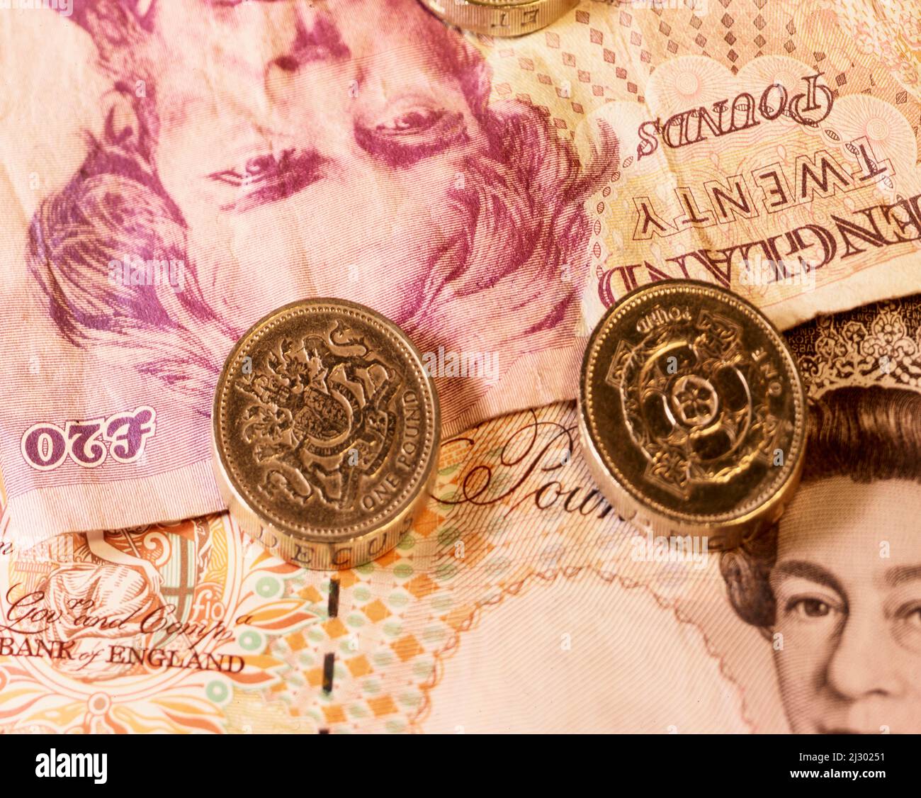 Nahaufnahme Stillleben des Vereinigten Königreichs (UK) Geld mit der britischen Pfund-Münze Stockfoto