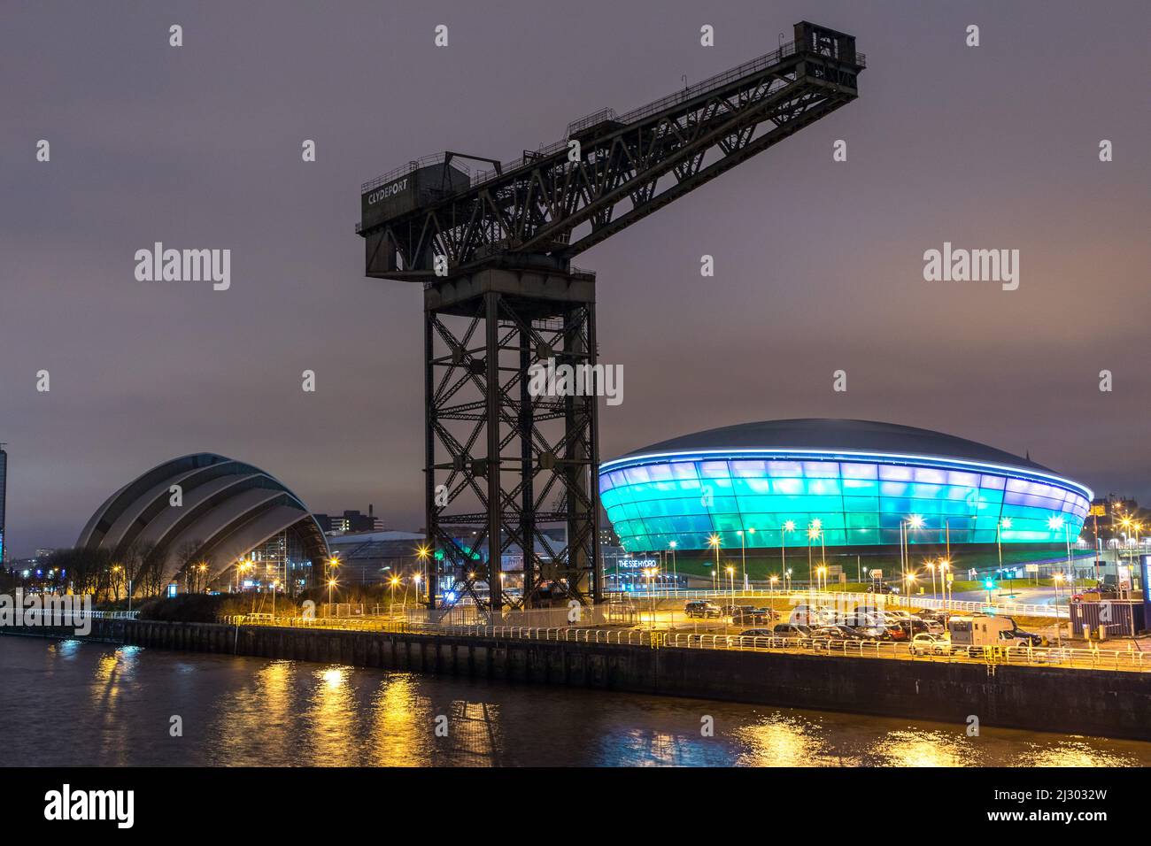 Clyde Shore am Abend, Finnieston Crane, SSE Hydro, Clyde Auditorium, Glasgow, Schottland, Vereinigtes Königreich Stockfoto