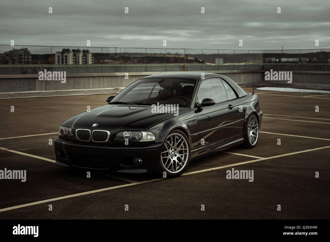 Schwarzer BMW M3 2002 im Freien geparkt, Orebro, Mittelschweden Stockfoto