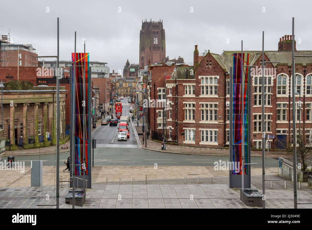 Blick von der Metropolitan Cathedral auf die Liverpool Cathedral, entlang der Hope Street Stockfoto