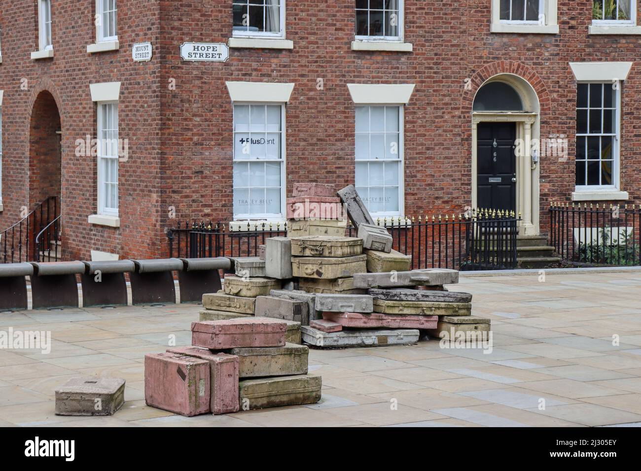 'A Case History' von John King, Street Art Skulptur, Hope Street, Liverpool Stockfoto