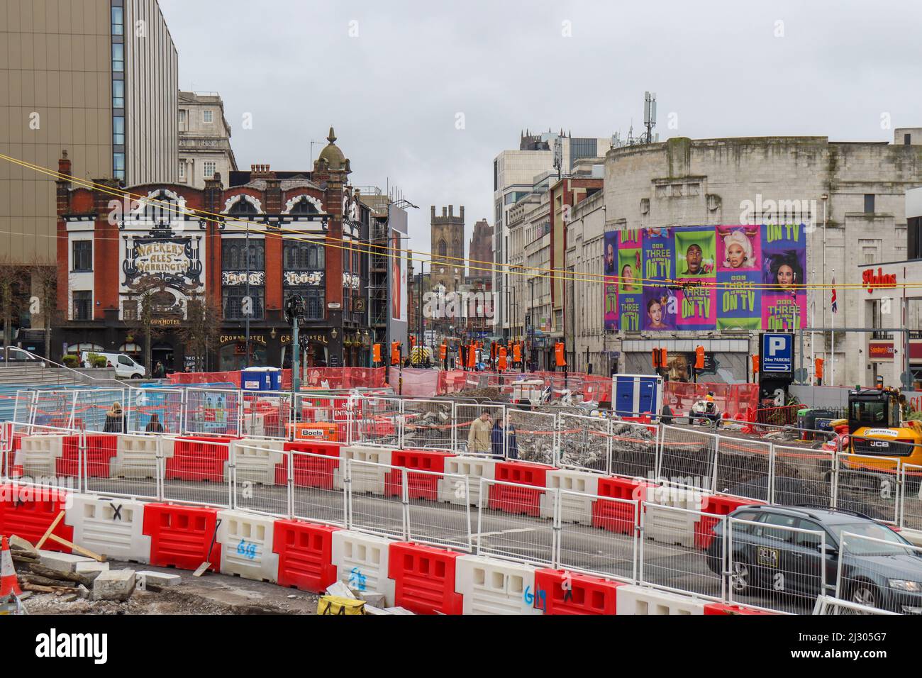Straßenarbeiten vor der Liverpool Lime Street Station 2022 Stockfoto