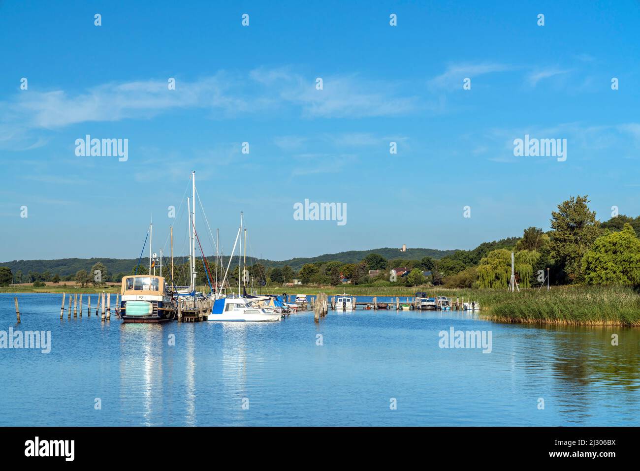 Hafen am Selliner See mit Blick auf die Granitzhütte, Ostseebad Sellin, Insel Rügen, Mecklenburg-Vorpommern, Deutschland Stockfoto