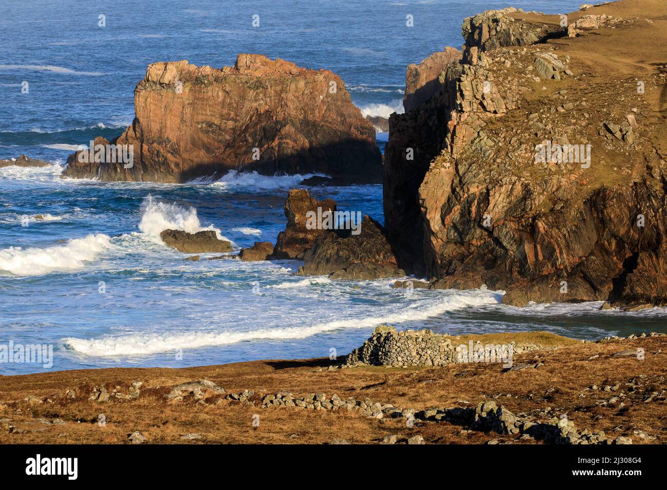 Mangersta, Klippen, Klippen und Brandung, Atlantischer Ozean, Isle of Lewis, Outer Hebrides, Schottland, Großbritannien Stockfoto