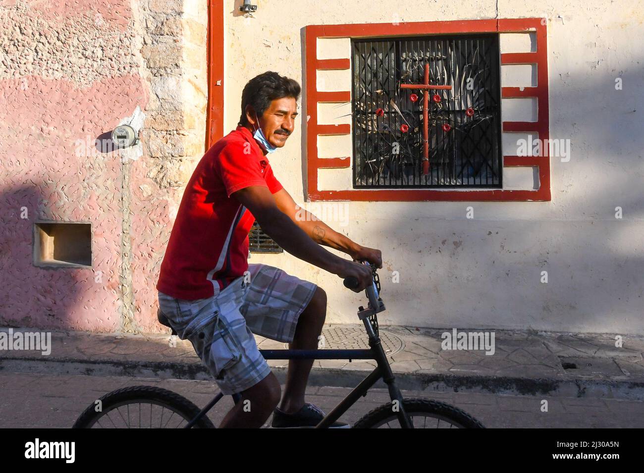 Mann auf einem Fahrrad, Valladolid, Mexiko Stockfoto