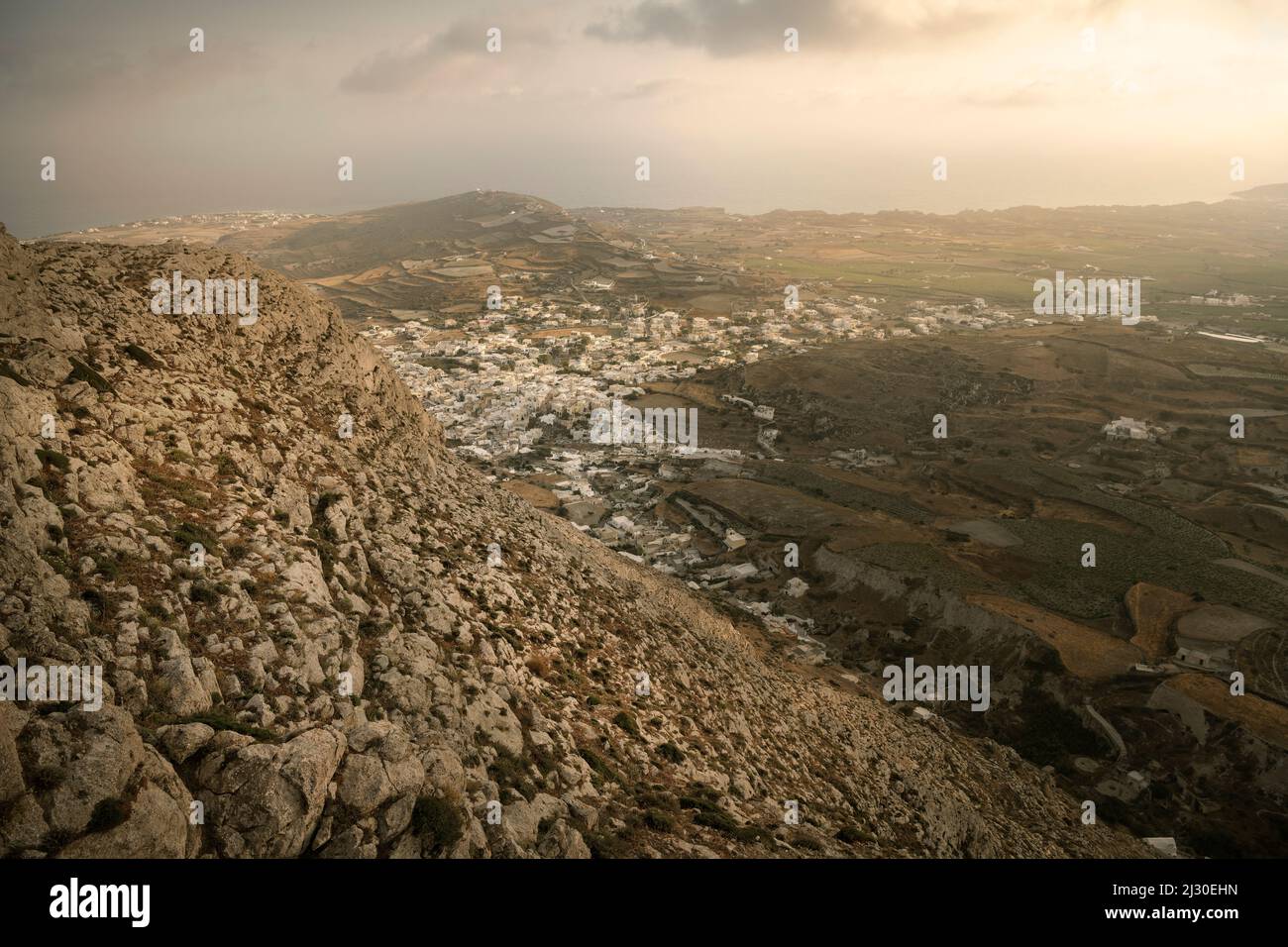 Blick vom Berg Profitis Ilias auf Emporio, Santorini, Santorin, Kykladen, Ägäis, Mittelmeer, Griechenland, Europa Stockfoto