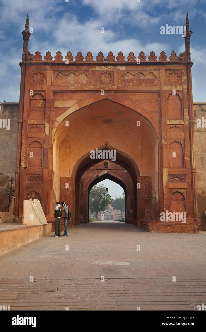 Agra, Indien. Innentor, im Inneren der Festung Agra, 16.-Jahrhundert. Stockfoto