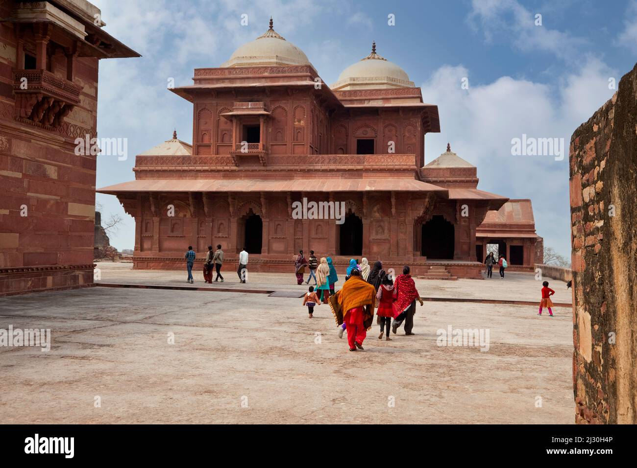 Fatehpur Sikri, Uttar Pradesh, Indien. Birbal's Palace, eine Residenz für ältere Ehefrauen von Kaiser Jalal el-DIN Akbar. Hindu-Struktur, Islamische Domes. Stockfoto