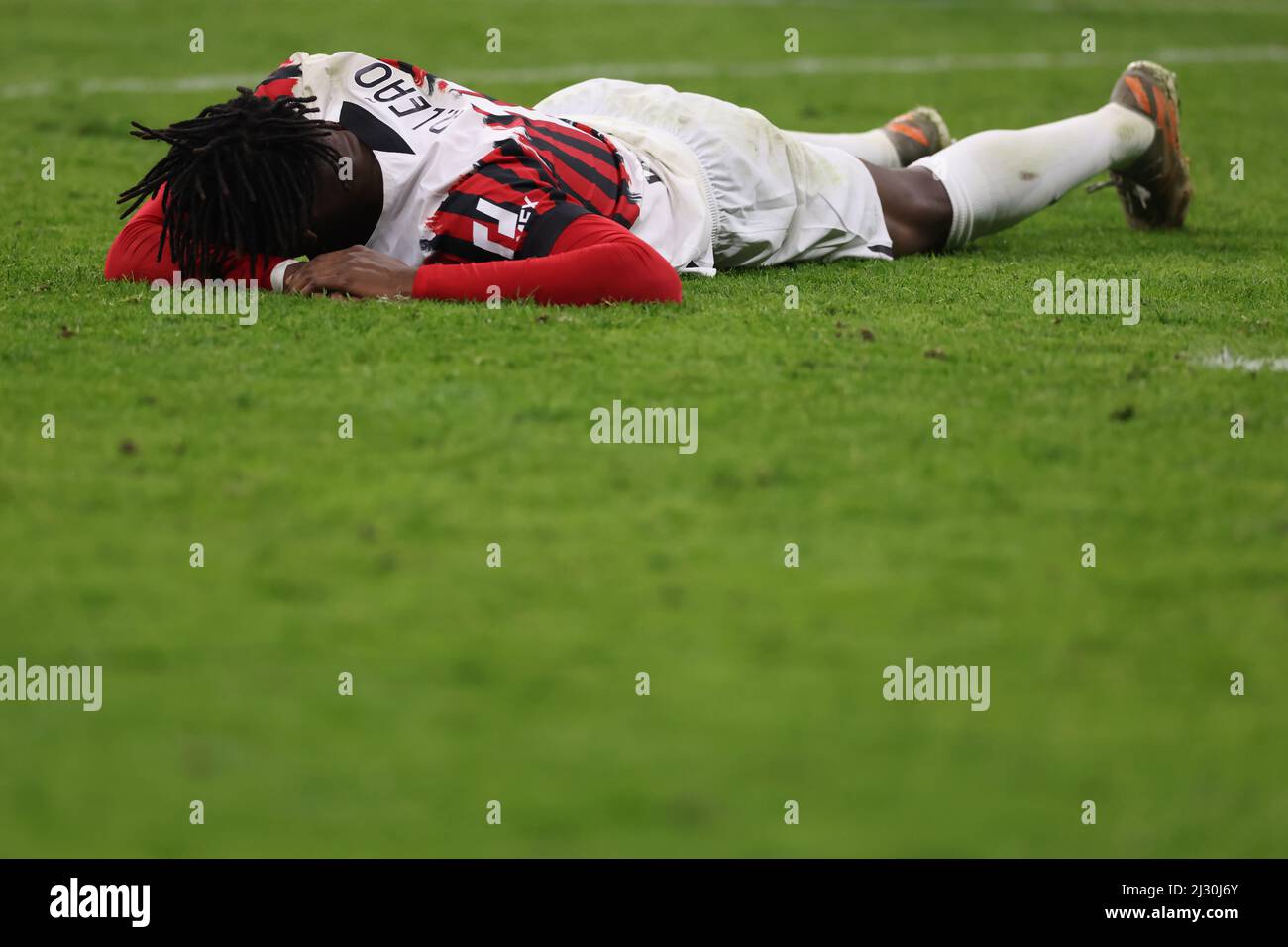 Mailand, Italien, 4.. April 2022. Rafael Leao vom AC Mailand reagiert auf den Schlusspfiff nach dem Unentschieden 0-0 in der Serie A bei Giuseppe Meazza, Mailand. Bildnachweis sollte lauten: Jonathan Moscrop / Sportimage Stockfoto