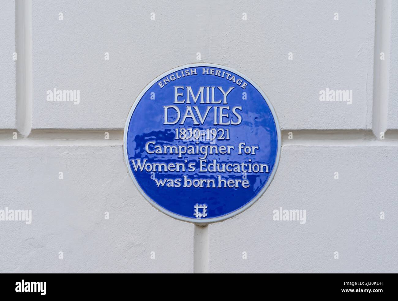 Englische Tradition Blaue Plakette für Emily Davies - Kampagne für Frauenbildung in Carlton Crescent, Southampton, Hampshire, England, Großbritannien Stockfoto