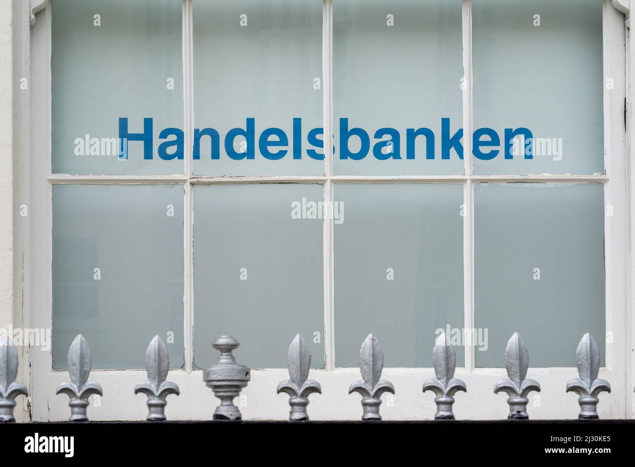 Handelsbanken Zeichen - schwedische Bankdienstleistungen - in einem Fenster in Southampton, England, Großbritannien Stockfoto