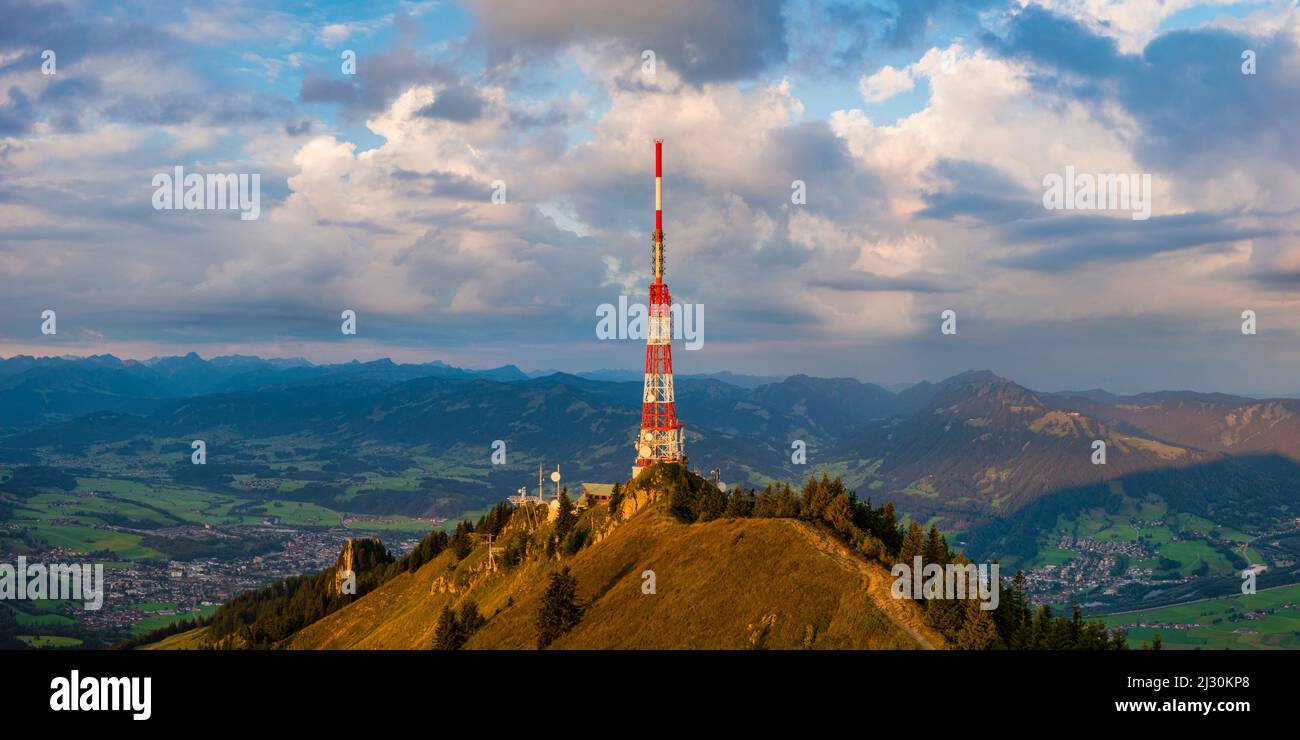 Sendeturm des Bayerischen Rundfunks auf den Grünten, 1738m, bei Sonnenaufgang, Illertal, Allgäuer Alpen, Oberallgäu, Allgäu, Bayern, Deutschland, Europa Stockfoto