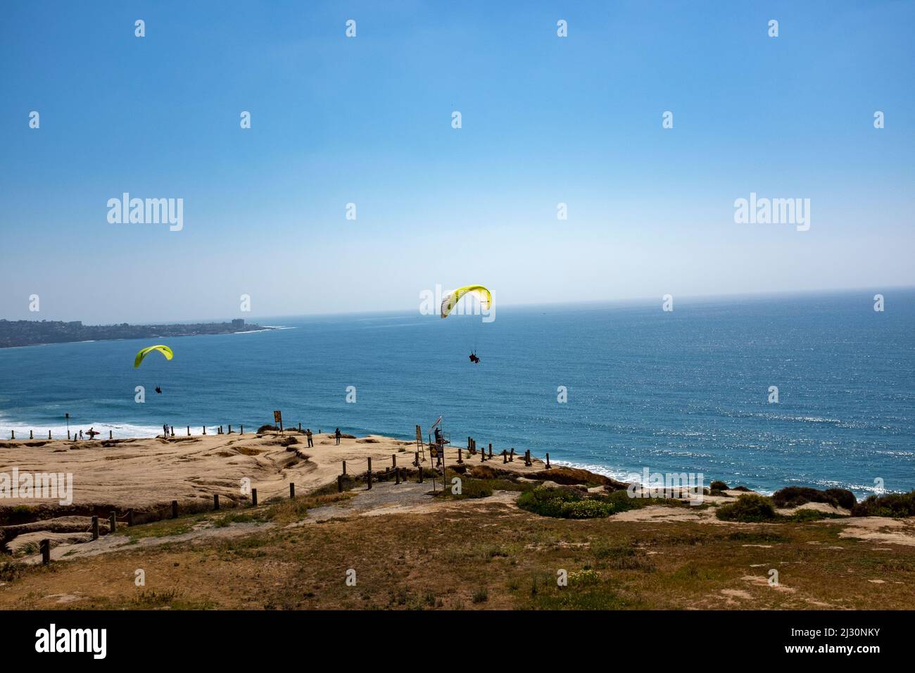 Parasailing im Torrey Pines Glider Hafen Stockfoto