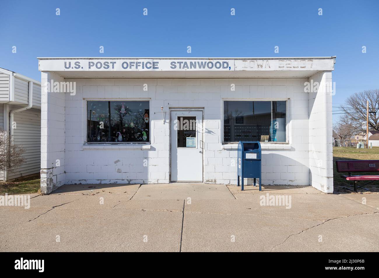 Das kleine Postamt des ländlichen Stanwood, Iowa Stockfoto