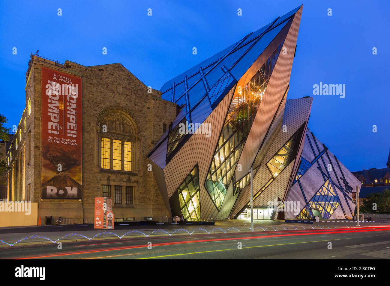 Toronto, Royal Ontario Museum, Michael Lee-Chin Crystal, Abendstimmung Stockfoto