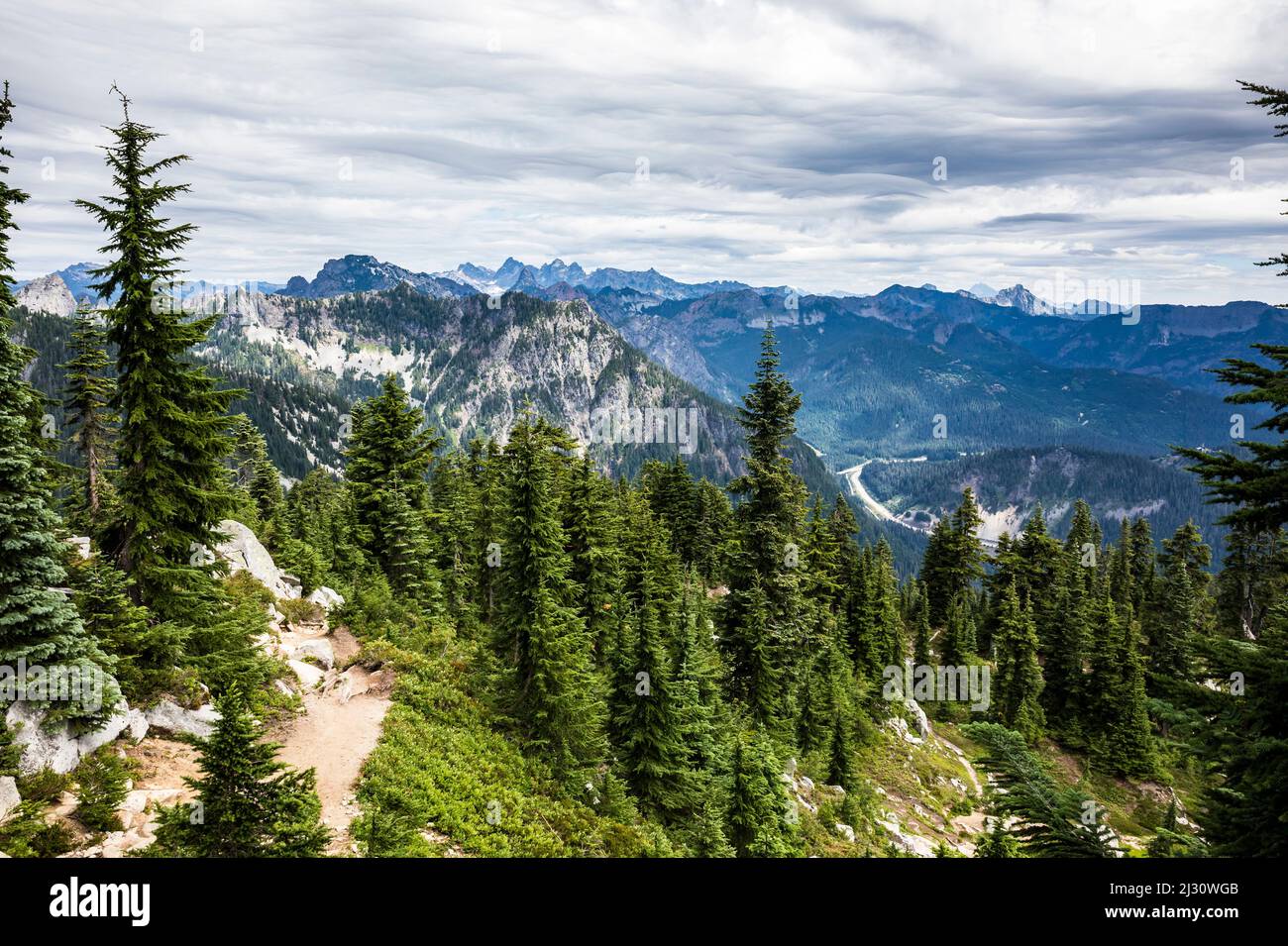 Von nahe der Spitze des Granite Peak in den Central Cascades des Washington State, USA im Nordosten. Stockfoto