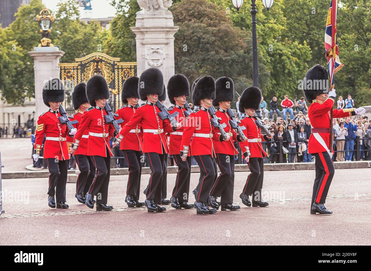 Wechsel der Wache, Buckingham Palace, London, England, Vereinigtes Königreich Stockfoto