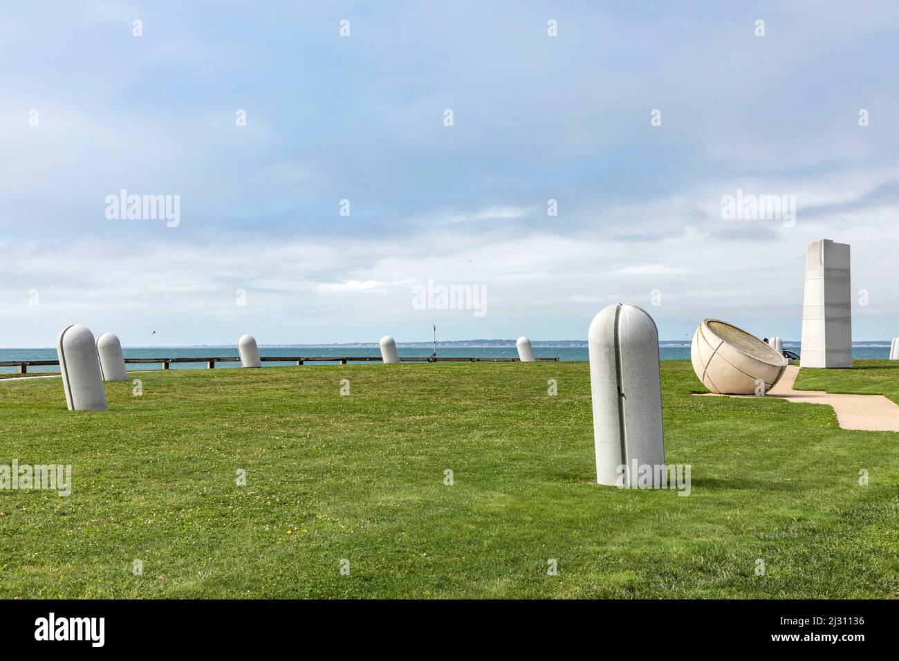 NEWPORT, USA - SEP 23, 2017: Famous Newport Portuguese Discovery Monument . Das Denkmal wurde 1988 in Brenton Point, Newport, RI, errichtet. Stockfoto