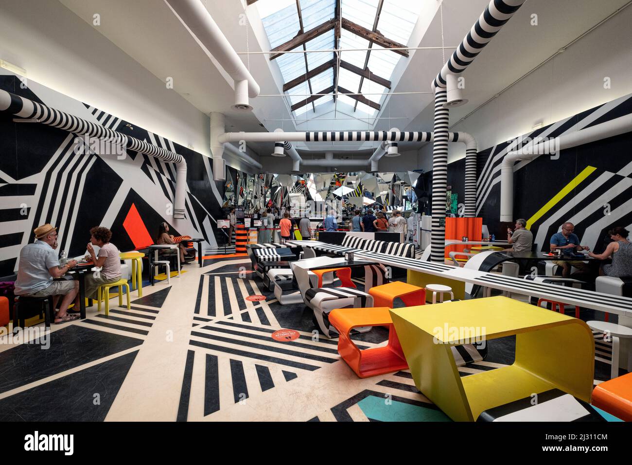 Blick in den Kaffee der Architekturbiennale 2021, Venedig, Venetien, Italien, Europa Stockfoto