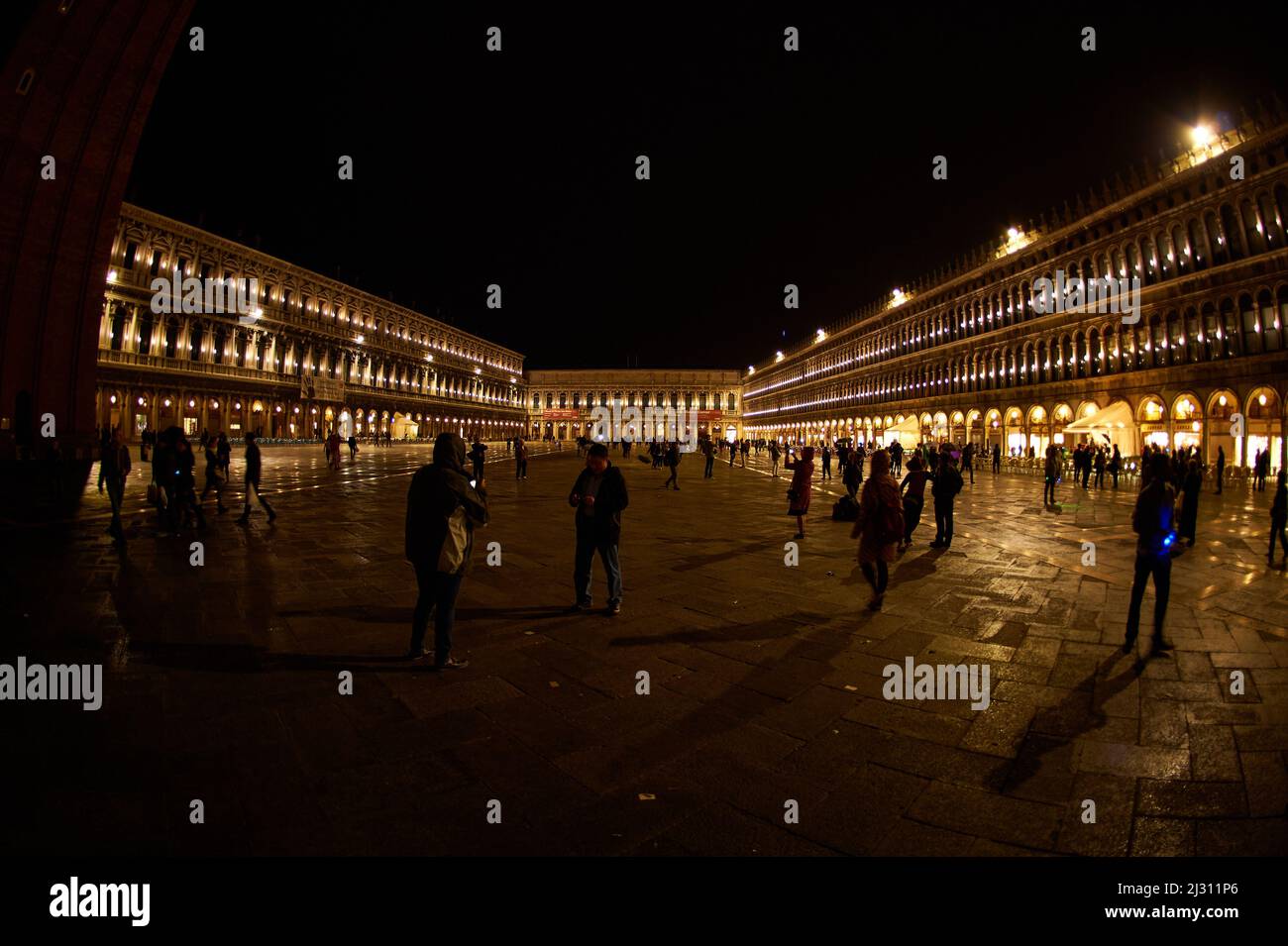 Piazza San Marco (Markusplatz) bei Nacht, Venedig, Italien, Europa Stockfoto