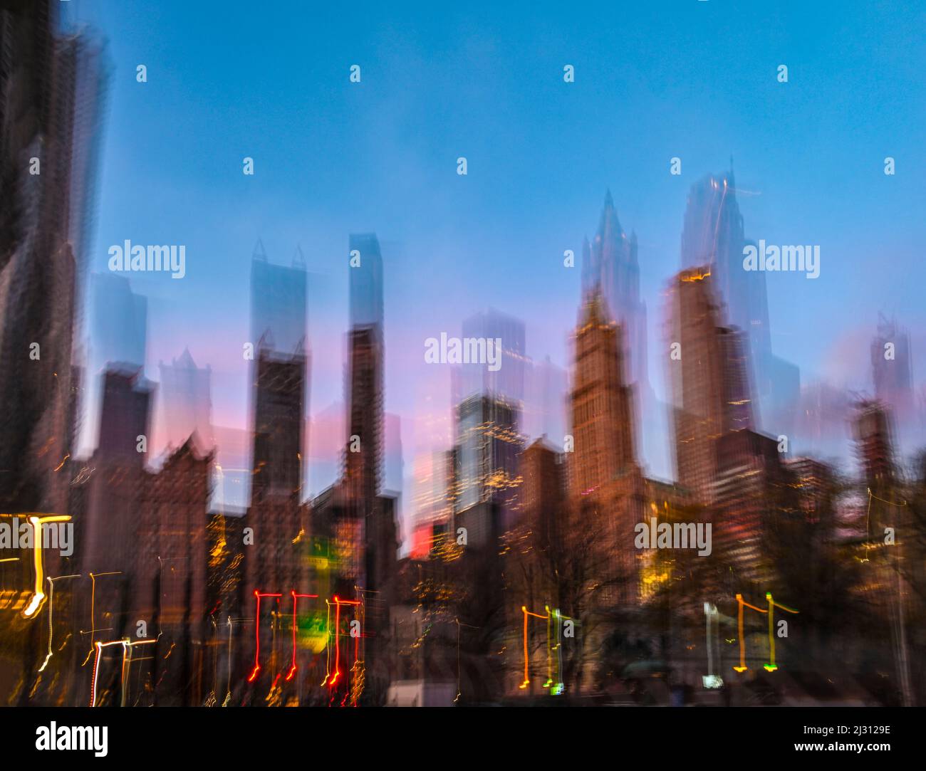 Zeitlupe und verschwommenes Bild der Skyline von New York Stockfoto