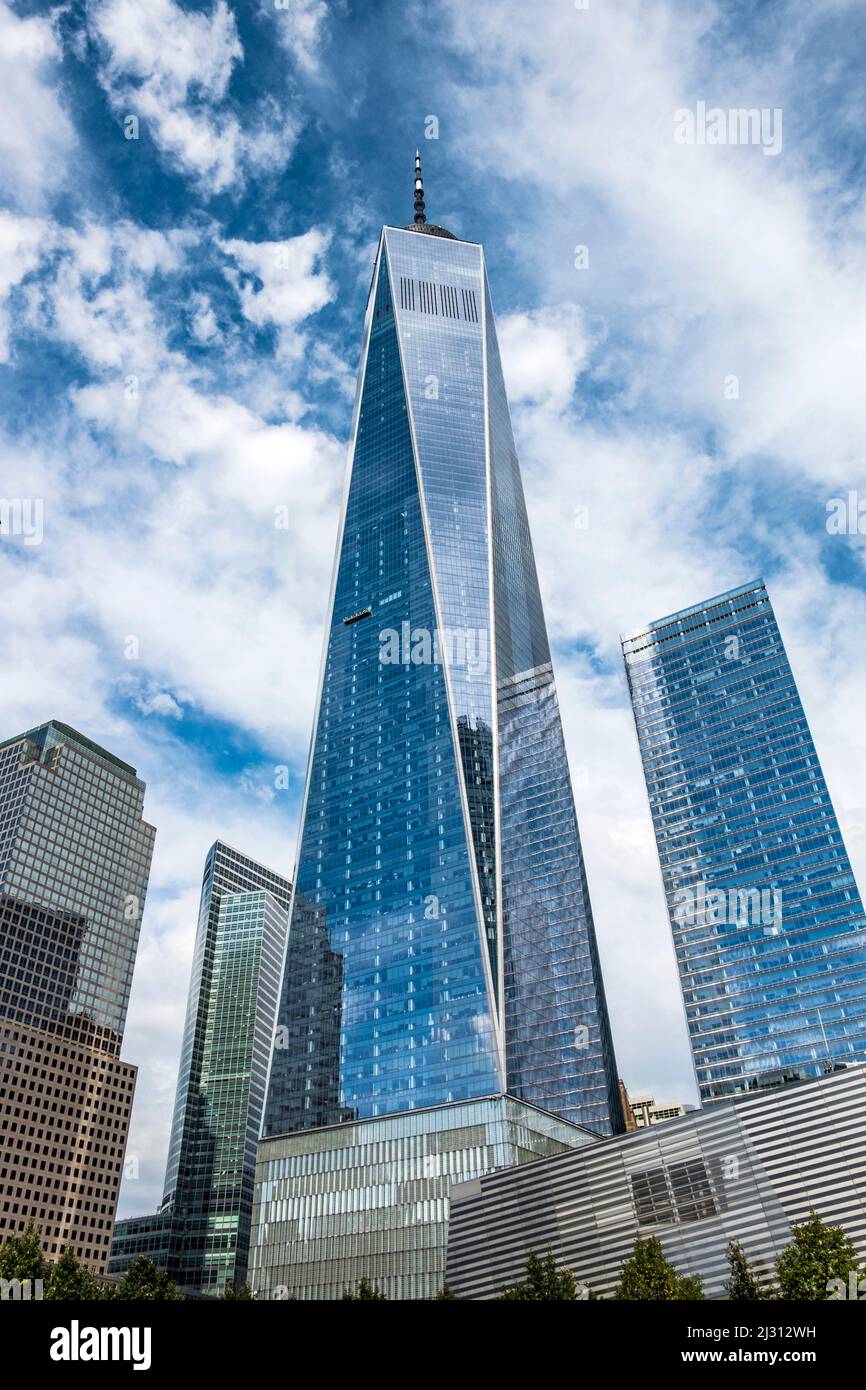 NEW YORK , USA - OCT 5, 2017 : Freedom Tower in Lower Manhattan, One World Trade Center, eines der Hauptgebäude des neuen World Trade Center com Stockfoto