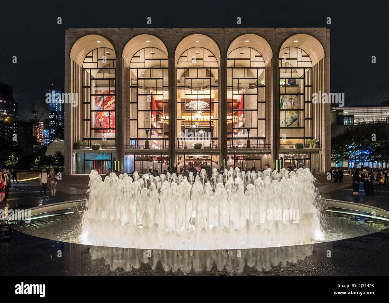 NEW YORK, USA - 4. NOV 2017: Das Metropolitan Opera House in New York City im Lincoln Center. Stockfoto