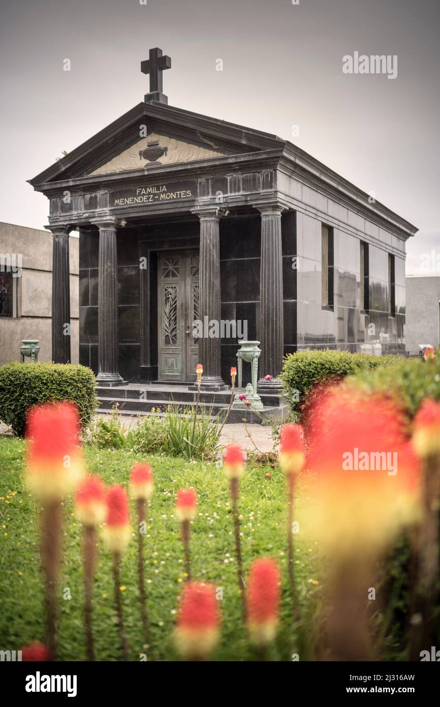 Prächtige Gräber im Friedhof Municipal Sara Braun, Punta Arenas, Patagonien, Chile, Südamerika Stockfoto