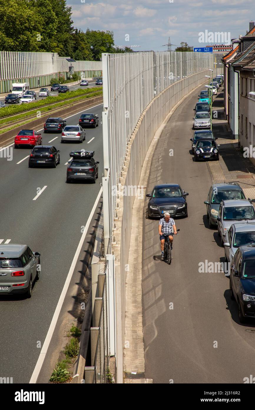 Deutsche Autobahn, Lärmschutzwand an der A40 in Essen, Essen-Kray, Stockfoto