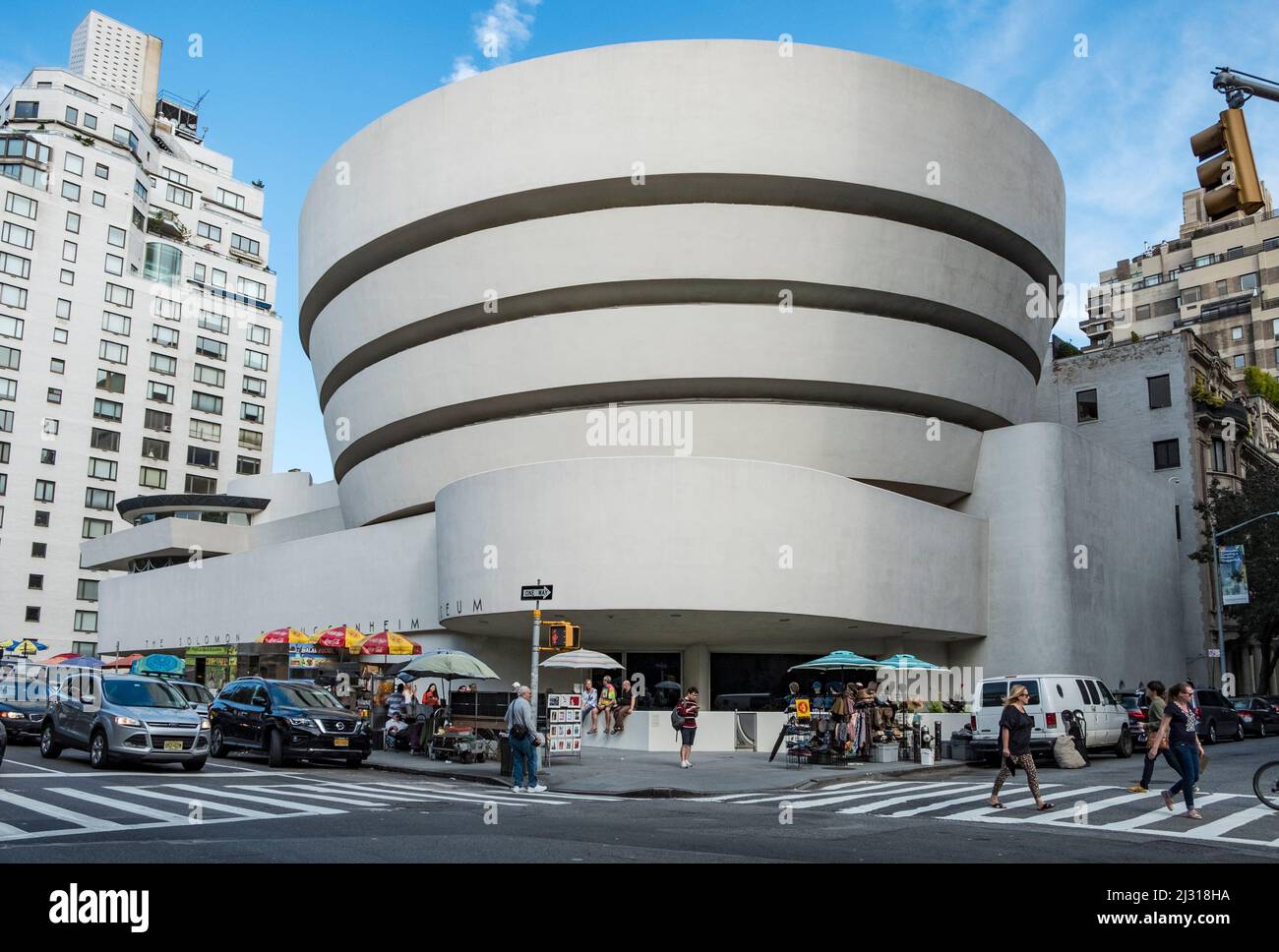 NEW YORK, USA - OCT 6, 2017: Das Solomon R. Guggenheim Museum ist die ständige Heimat einer ständig wachsenden Sammlung impressionistischer Post-Impress Stockfoto