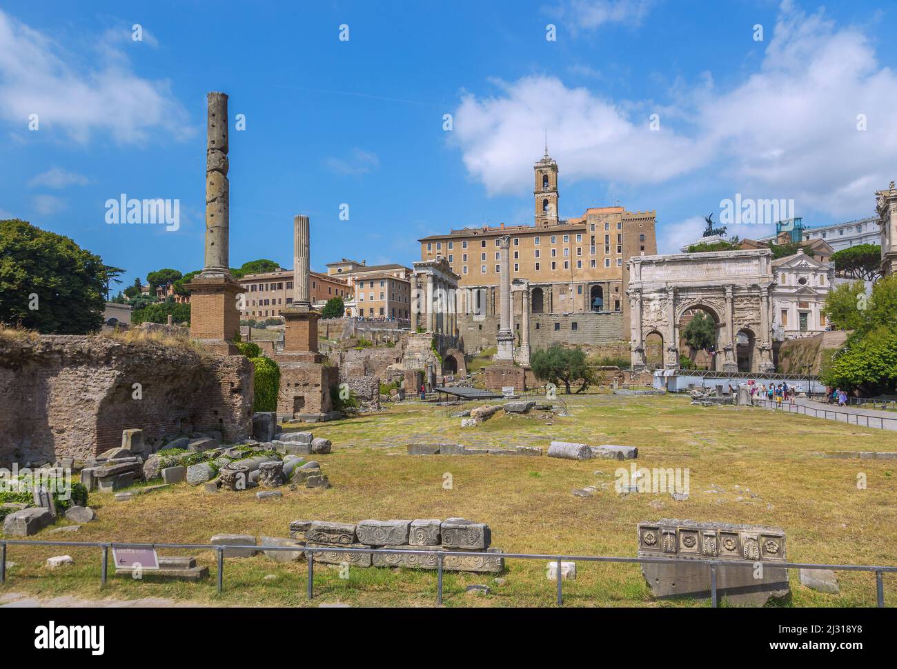 Rom, Forum Romanum, Phokas-Säule, Rostra, Saturn-Tempel, Bogen von Septimius Severus Stockfoto