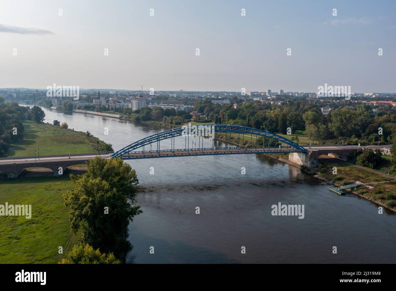 Sternbrücke, verbindet die Innenstadt mit dem Stadtpark Rotehorn, Magdeburg, Sachsen-Anhalt, Deutschland Stockfoto