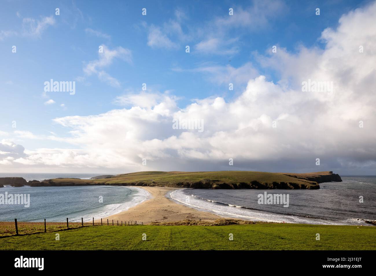St Ninian's Isle, Tombolo, Dune Strip to Mainland, Peninsula, Shetland, Schottland Großbritannien Stockfoto