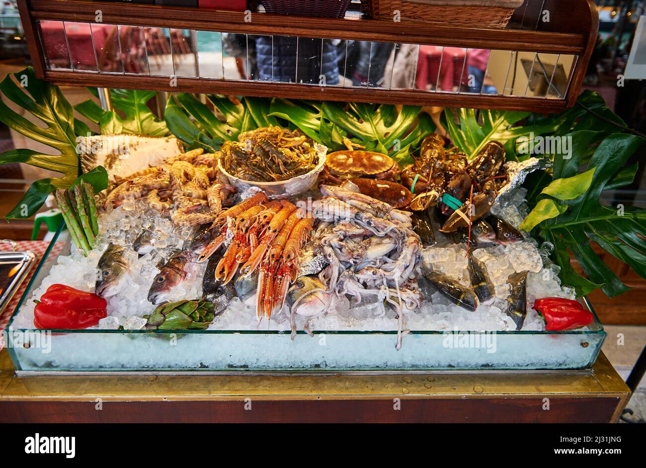 Eine reiche Auswahl an frischem Fisch lädt Sie ins Ristorante Florida Venezia, Venedig, Italien, Europa ein Stockfoto
