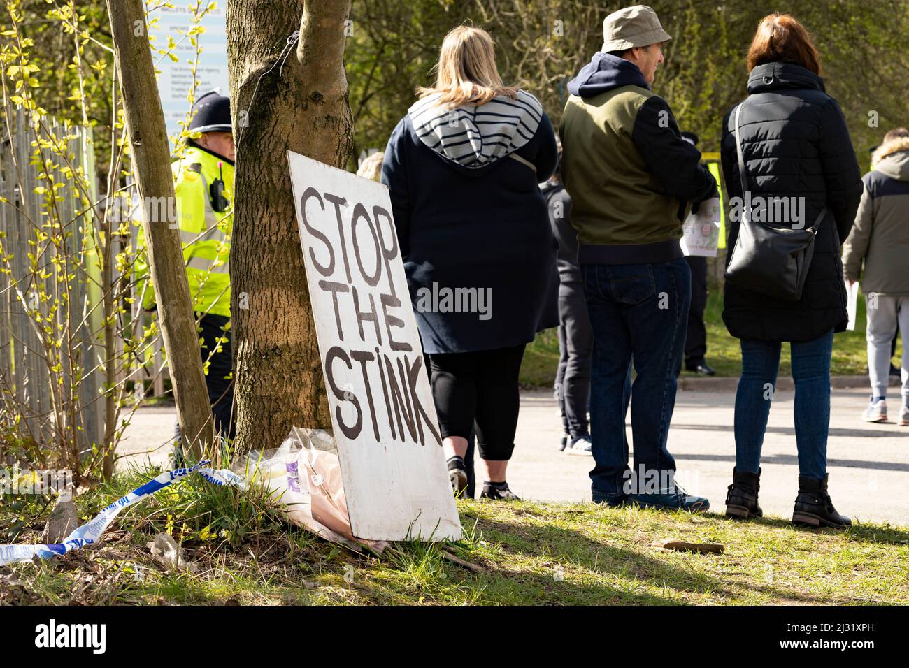Demonstranten demonstrieren vor der Mülldeponie Silverdale, die auf Mülldeponien im Steinbruch liegt, wegen des verfaulten Geruchs und der Kampagne „Stoppt den Gestank“ Stockfoto