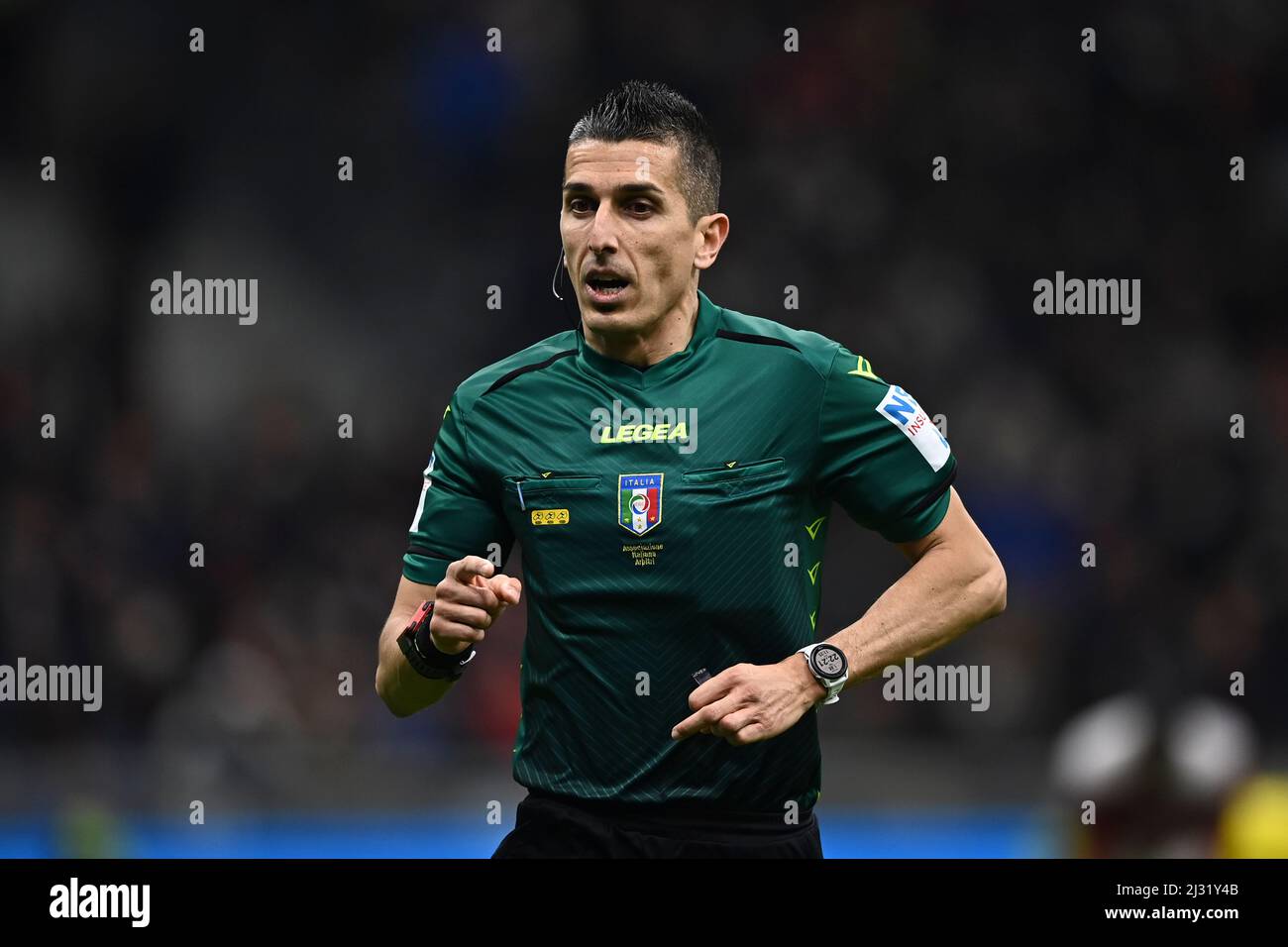 Livio Marinelli (Schiedsrichter) beim italienischen Spiel der Serie A zwischen Mailand 0-0 Bologna im Giuseppe-Meazza-Stadion am 4. April 2022 in Mailand, Italien. Quelle: Maurizio Borsari/AFLO/Alamy Live News Stockfoto